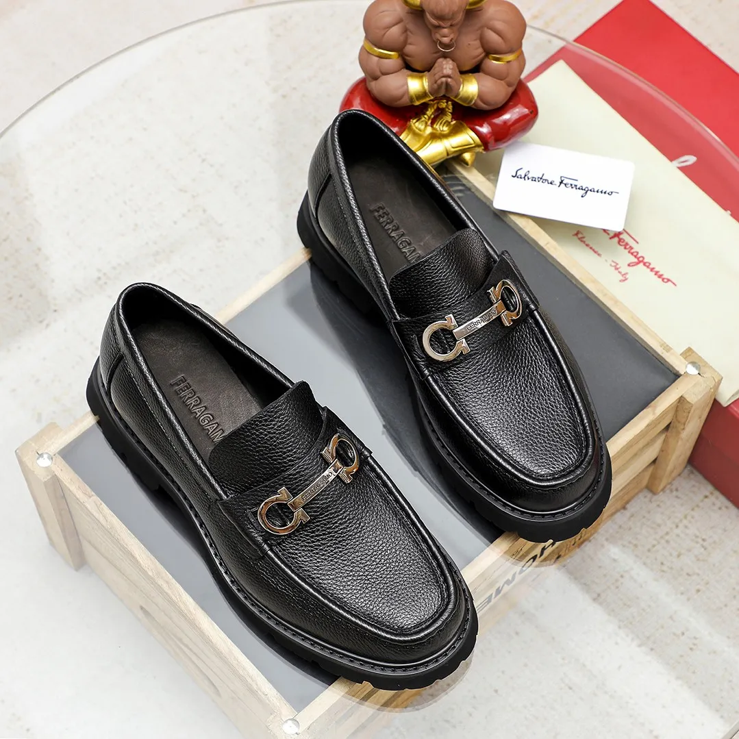 Men's shoes 💰460 🔥Ferragamo's new men's casual slip-on shoes🇨🇳Official website original 1:1 mold, original quality💯Fine workmanship, high-end luxury☘The upper is made of imported Italian first-layer cowhide🌴🐂Leather lining🍓Rubber wear-resistant and non-slip outsole, breathable and comfortable to wear🍍The first choice for high-grade men🍉3 colors available! Code number 38-45……